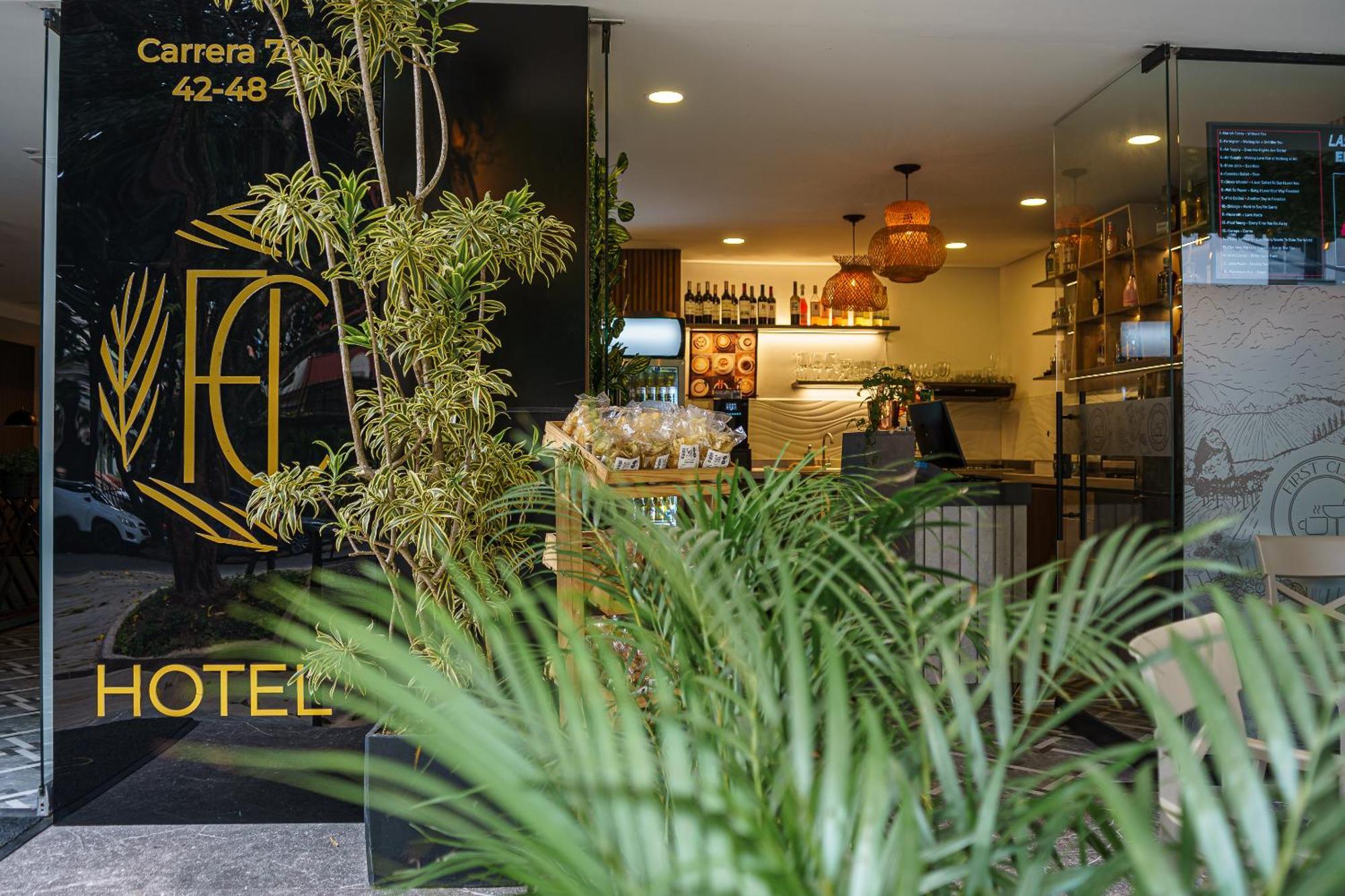 First Class Hotel Medellín Exteriör bild