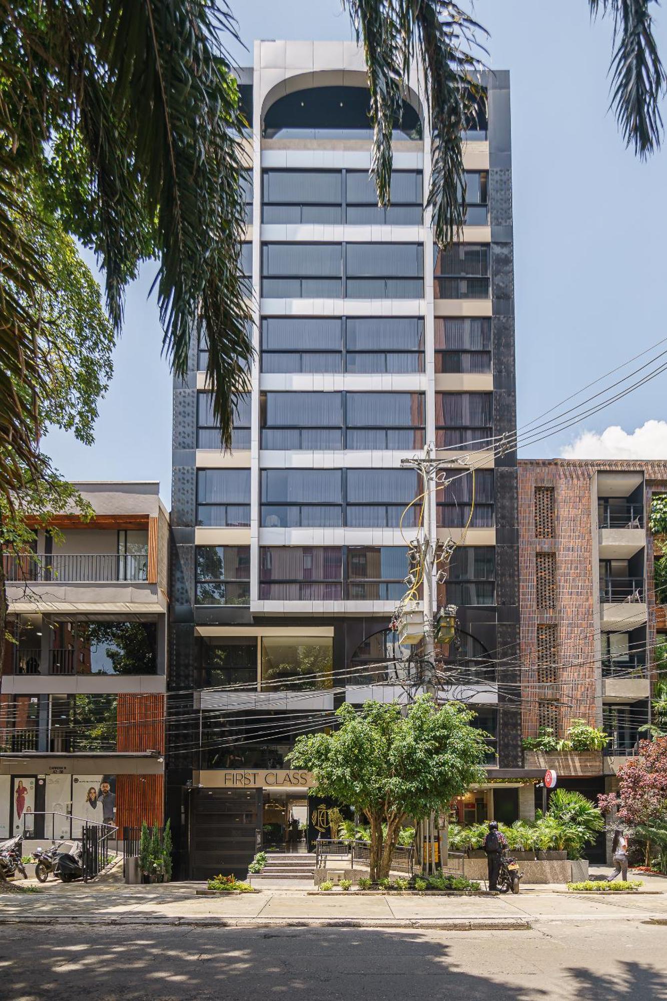 First Class Hotel Medellín Exteriör bild